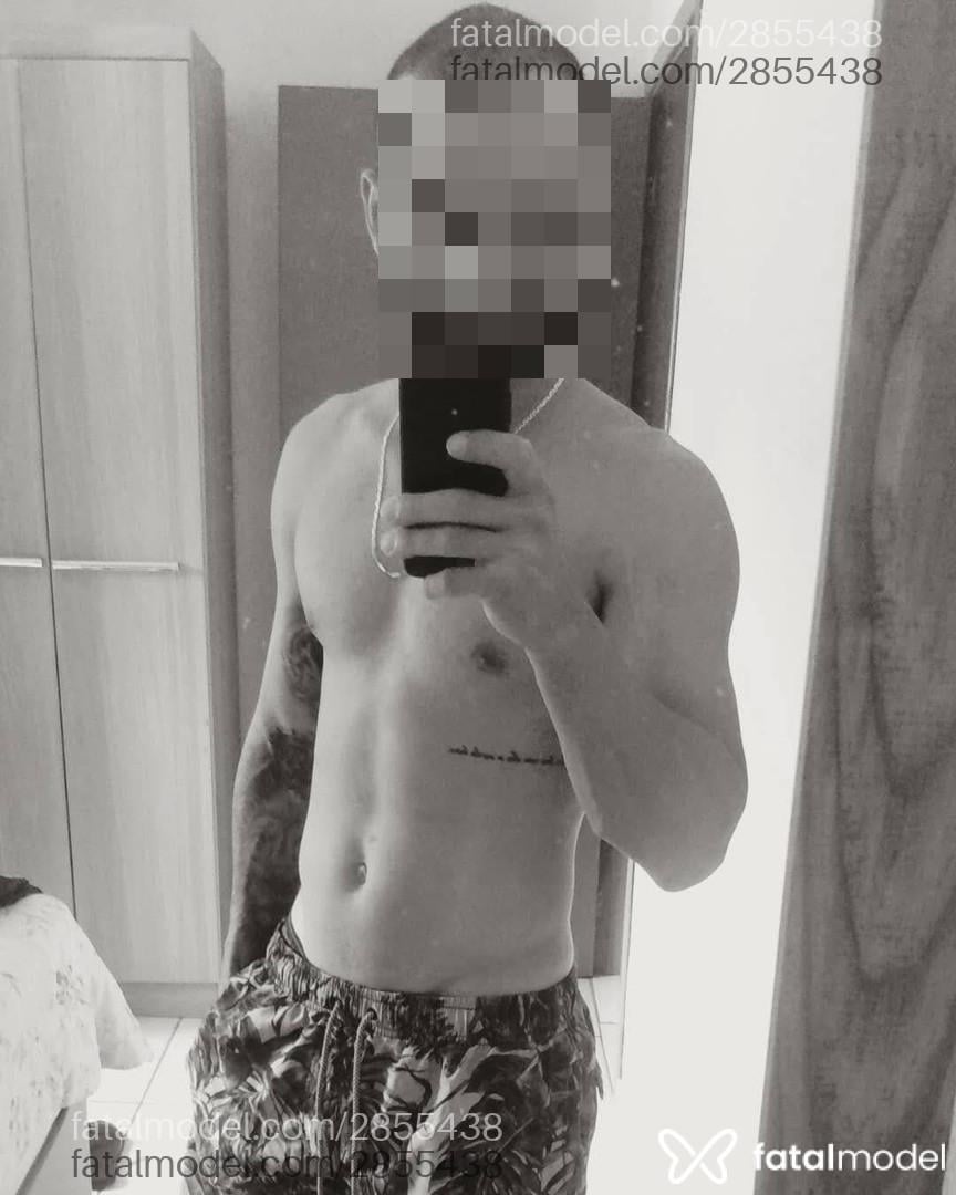 Acompanhante homem morena (o) de olhos castanhos em Xangri-Lá Acompanhante homem morena (o) de olhos castanhos em Xangri-Lá - Augusto