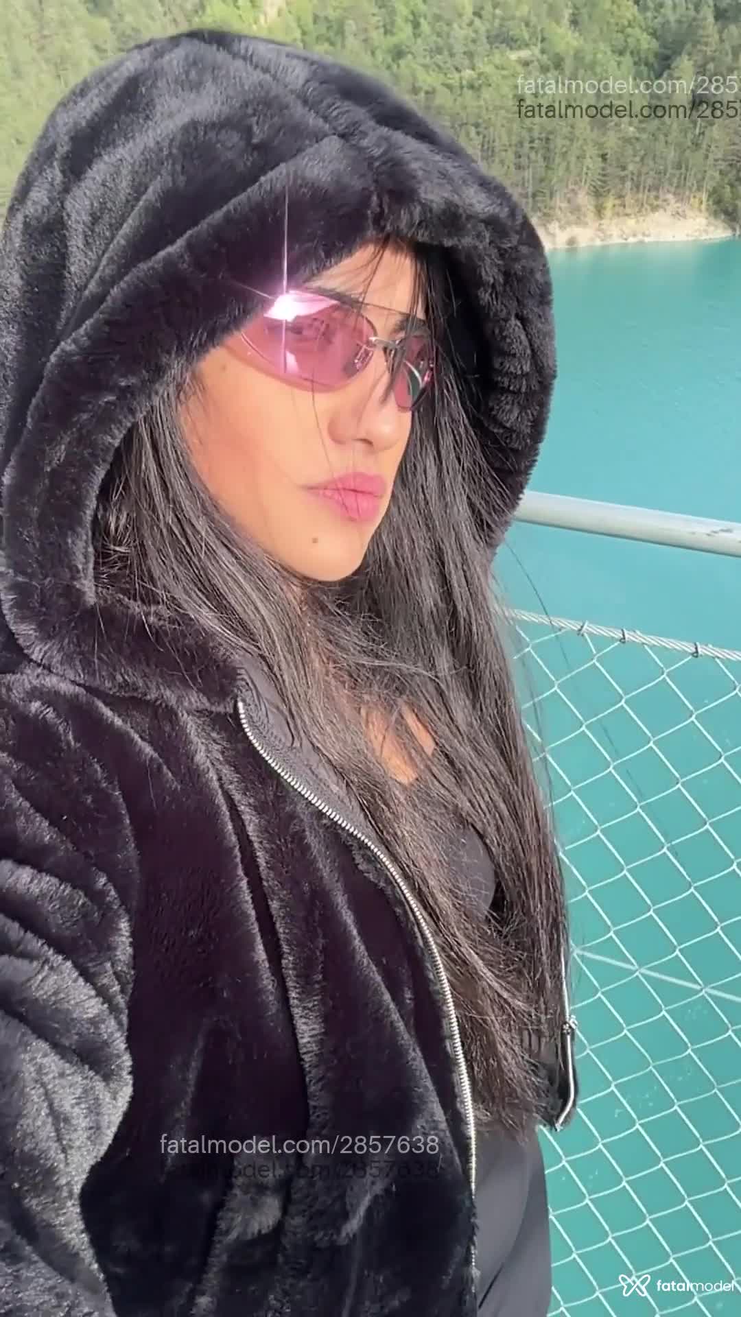 Acompanhante mulher morena (o) de olhos pretos - Veronica Novais Acompanhante mulher morena (o) de olhos pretos - Veronica Novais