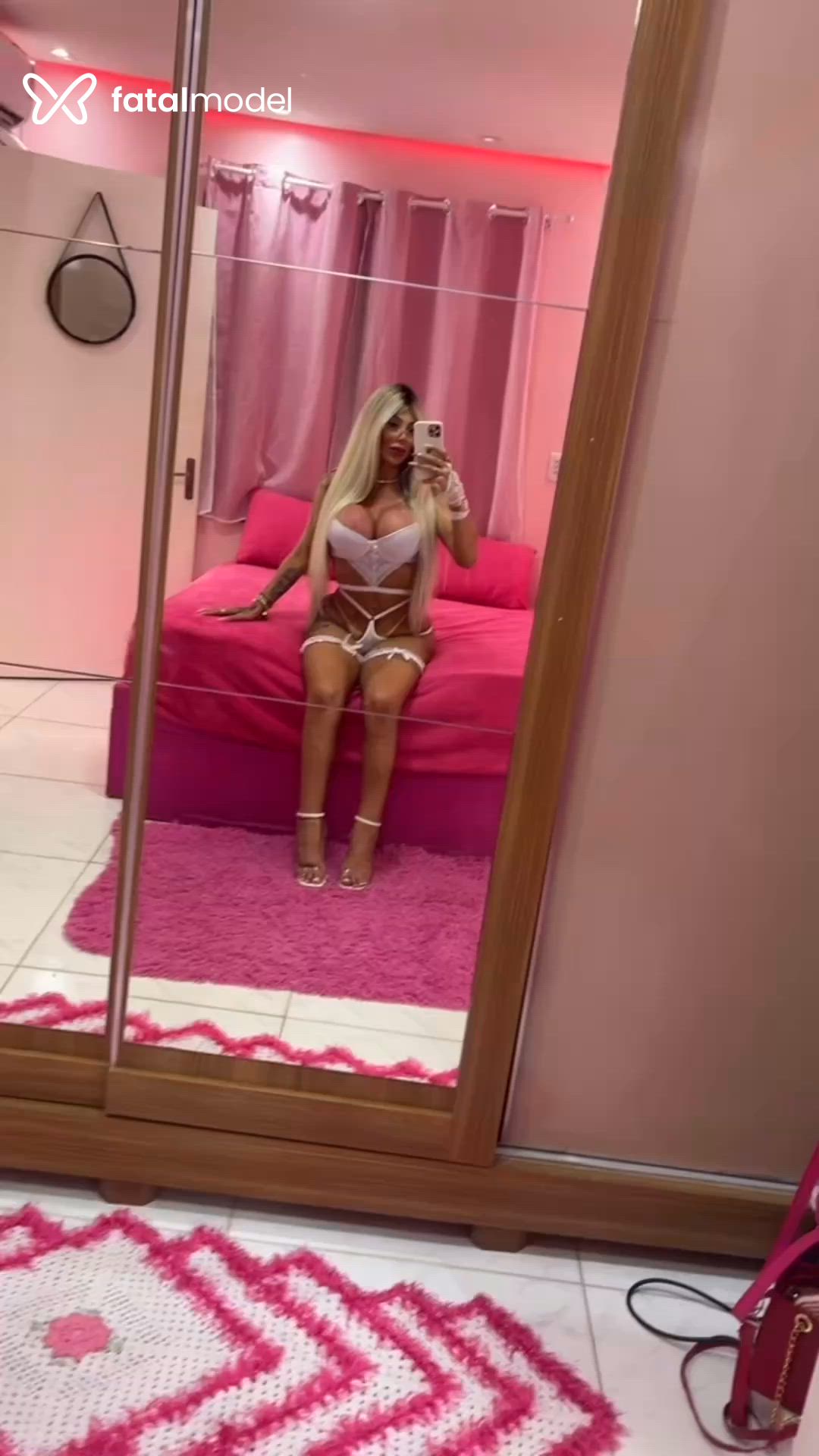 Acompanhante mulher trans loira (o) de olhos castanhos - Jéssykynha Kalffma