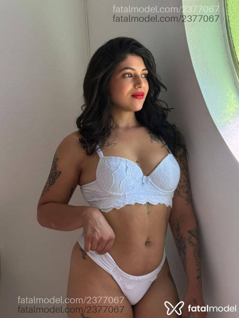 Acompanhante mulher com cabelo castanho de olhos castanhos - Luana Acompanhante mulher com cabelo castanho de olhos castanhos - Luana