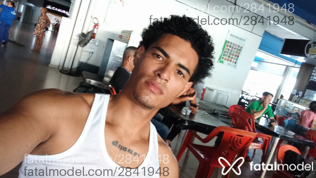 Acompanhante homem morena (o) de olhos castanhos - Wiso