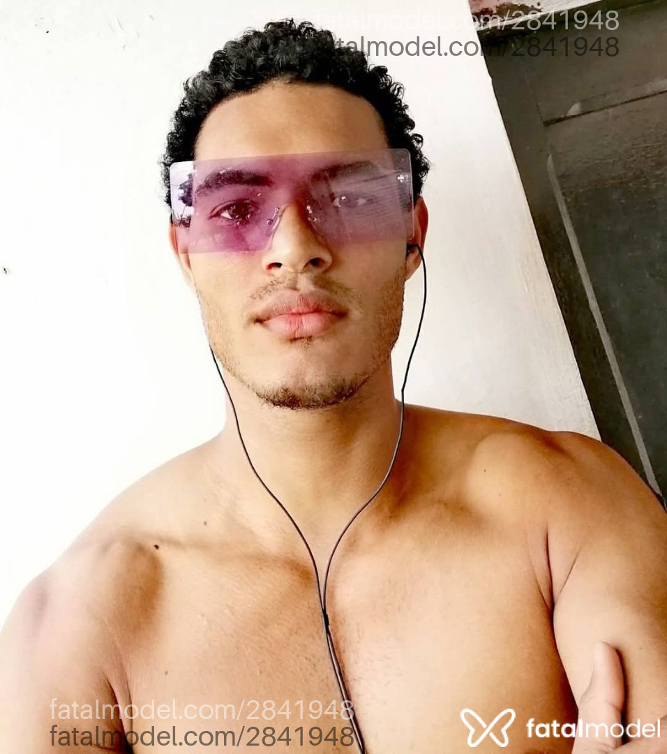 Acompanhante homem morena (o) de olhos castanhos - Wiso