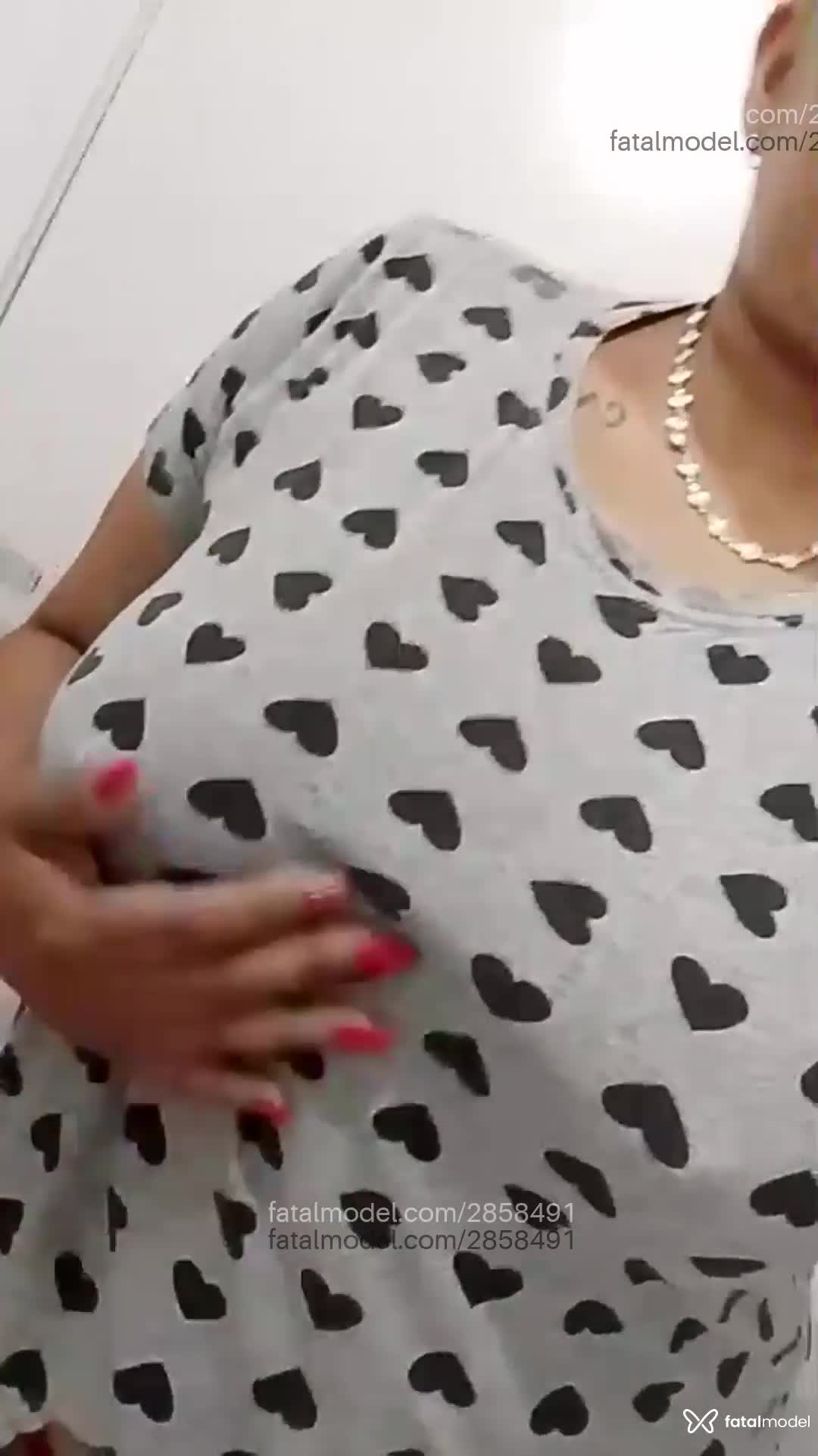 Acompanhante mulher loira (o) de olhos castanhos em Virtual Acompanhante mulher loira (o) de olhos castanhos em Virtual - Negralinda