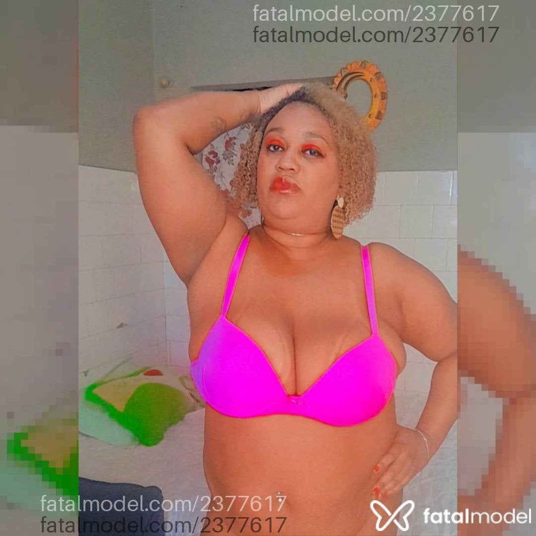 Acompanhante mulher loira (o) de olhos castanhos - Cleópatra