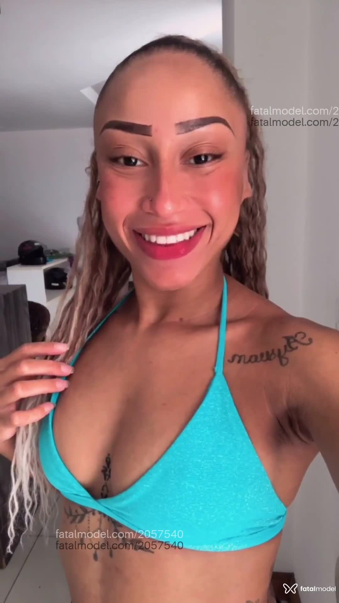 Acompanhante mulher com cabelo castanho de olhos castanhos em Itapema - Malu Bianchi