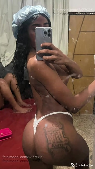 Acompanhante mulher trans morena (o) de olhos pretos - Luana