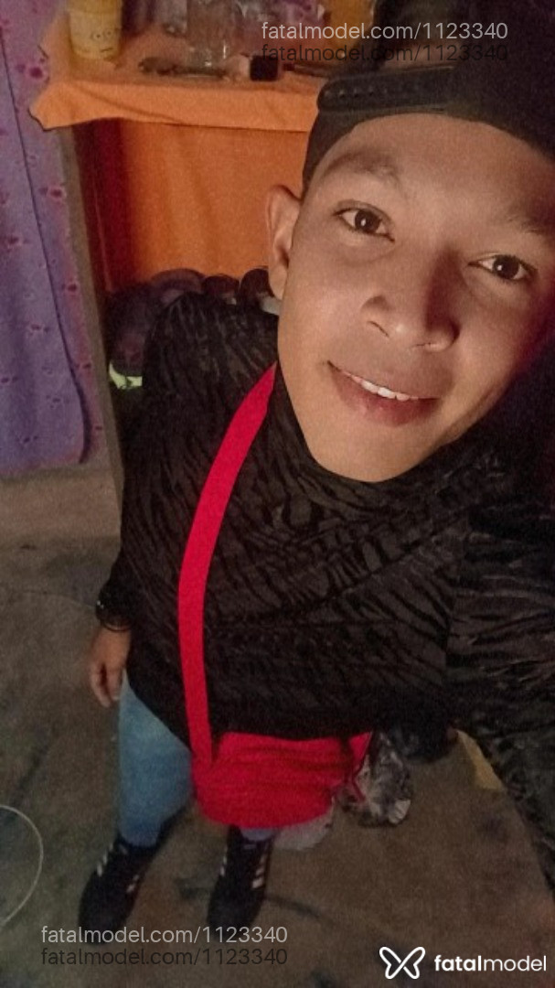 Acompanhante homem com cabelo grisalho de olhos castanhos em São Félix do Xingu - Dhony
