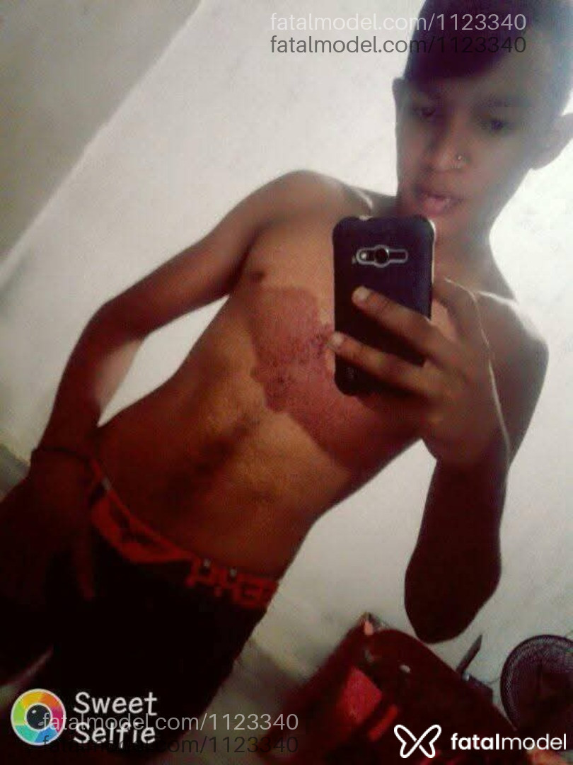 Acompanhante homem com cabelo grisalho de olhos castanhos em São Félix do Xingu - Dhony