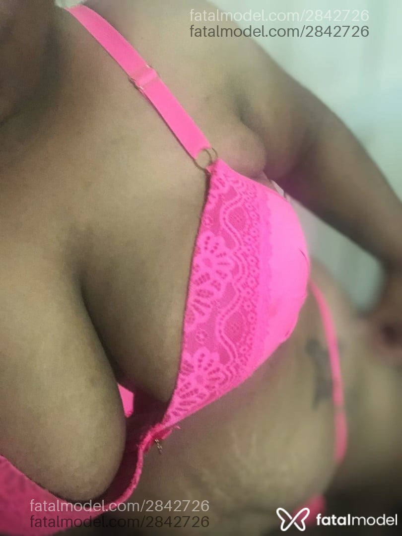 Acompanhante mulher com cabelo castanho de olhos castanhos em Tubarão - Bruna Morena