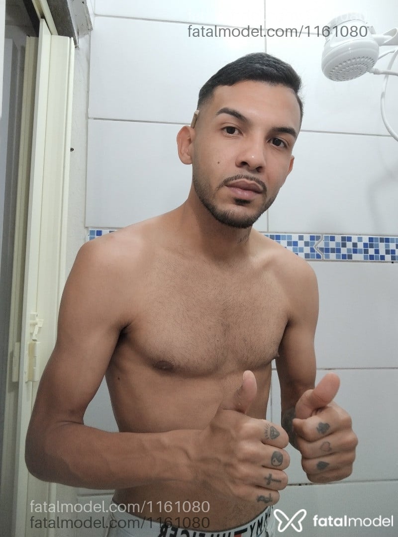 Acompanhante homem com cabelo castanho de olhos castanhos em Ribeirão Preto Acompanhante homem com cabelo castanho de olhos castanhos em Ribeirão Preto - Gabriel Santos