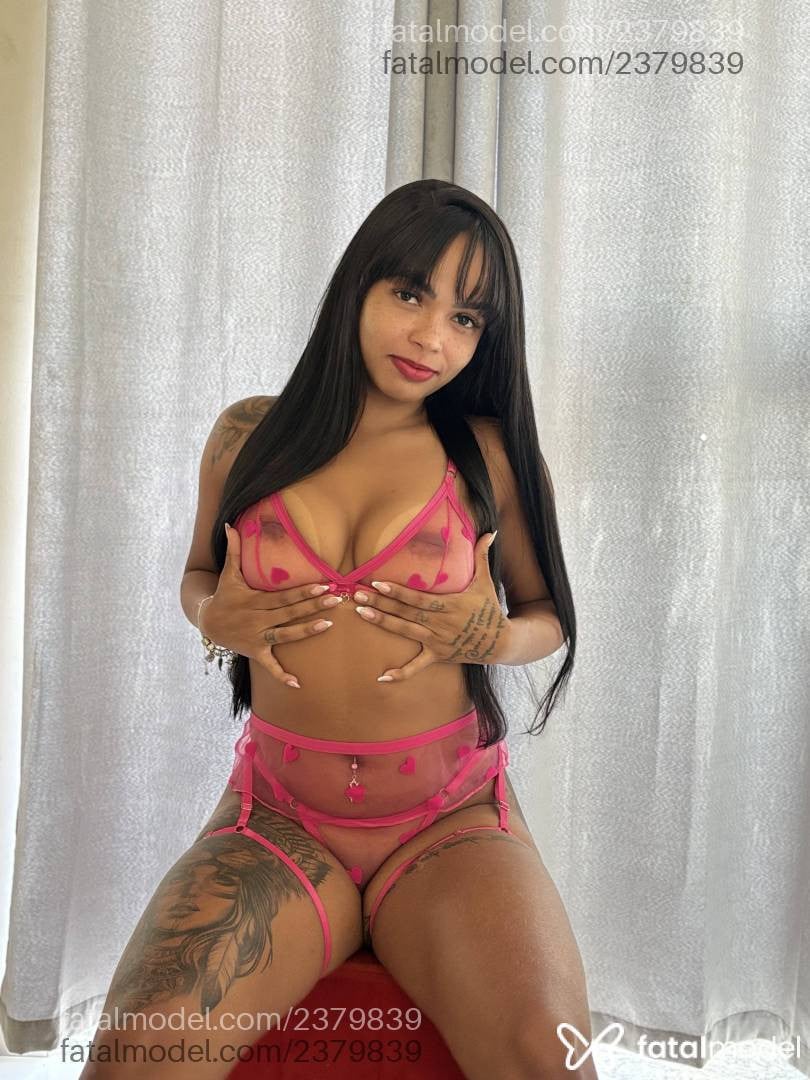 Acompanhante mulher morena (o) de olhos pretos - Amanda Lima