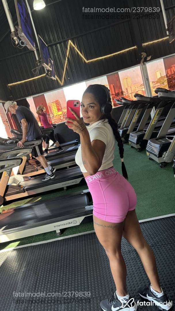 Acompanhante mulher morena (o) de olhos pretos - Karoline