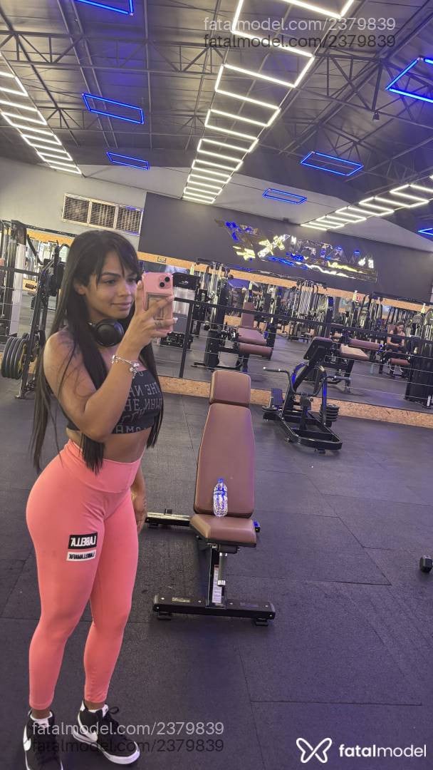 Acompanhante mulher morena (o) de olhos pretos - Amanda Lima