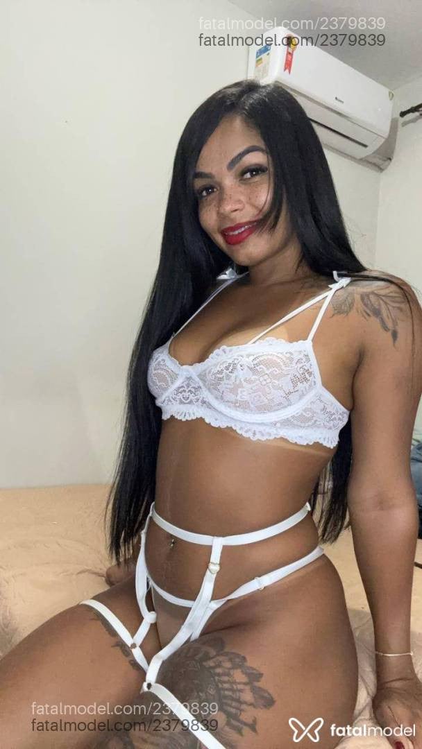 Acompanhante mulher morena (o) de olhos pretos - Karoline
