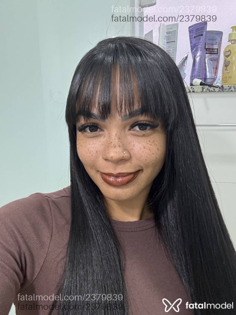 Acompanhante mulher morena (o) de olhos pretos - Karoline