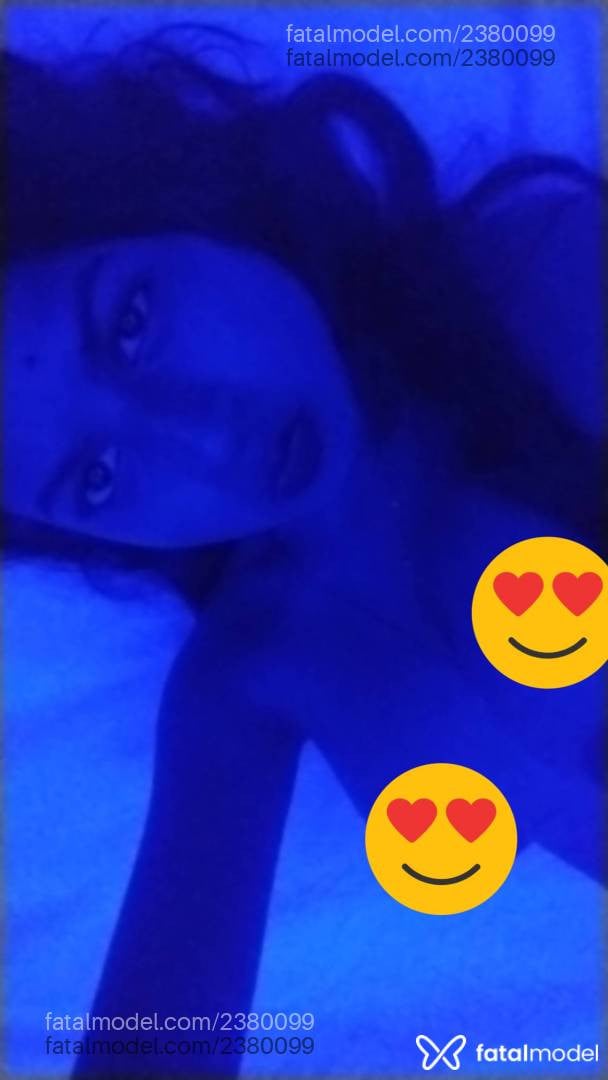 Acompanhante mulher morena (o) de olhos castanhos - Hevily
