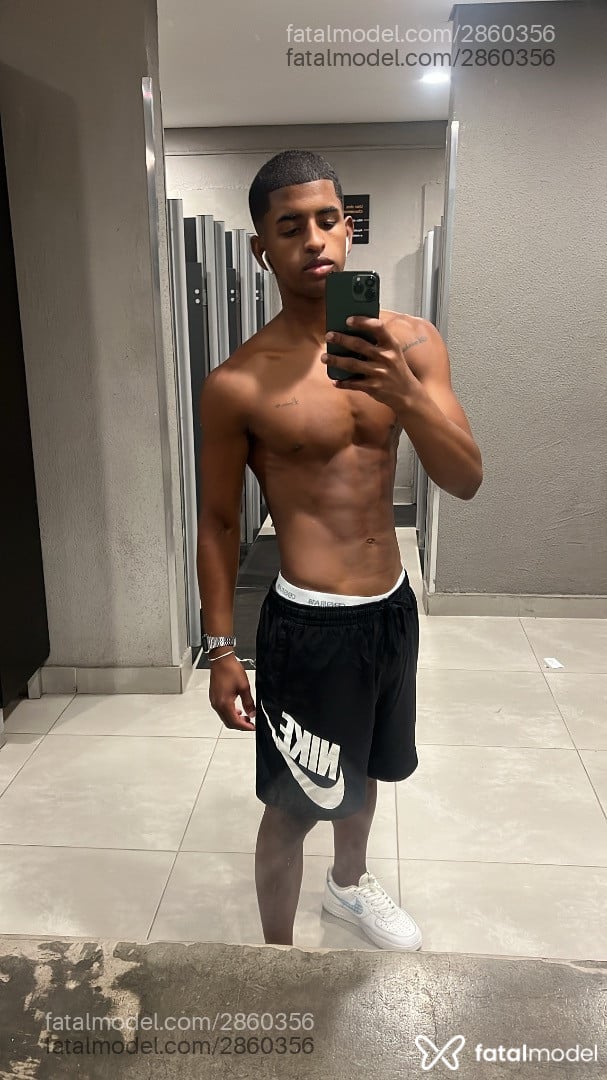 Acompanhante homem morena (o) de olhos castanhos em Rio de Janeiro - Pietro