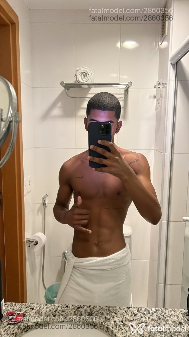Acompanhante homem morena (o) de olhos castanhos em Rio de Janeiro - Pietro