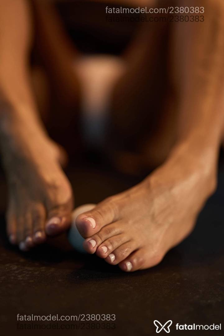 Acompanhante mulher loira (o) de olhos pretos - Bella Almeida