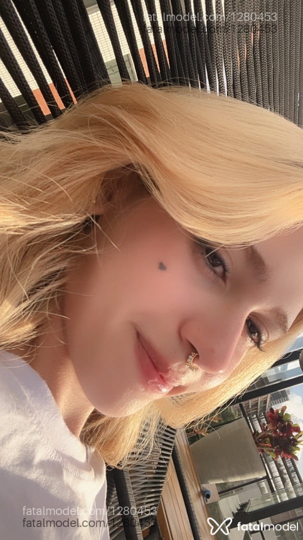 Acompanhante mulher trans loira (o) de olhos castanhos em Virtual - Sabrina Helil