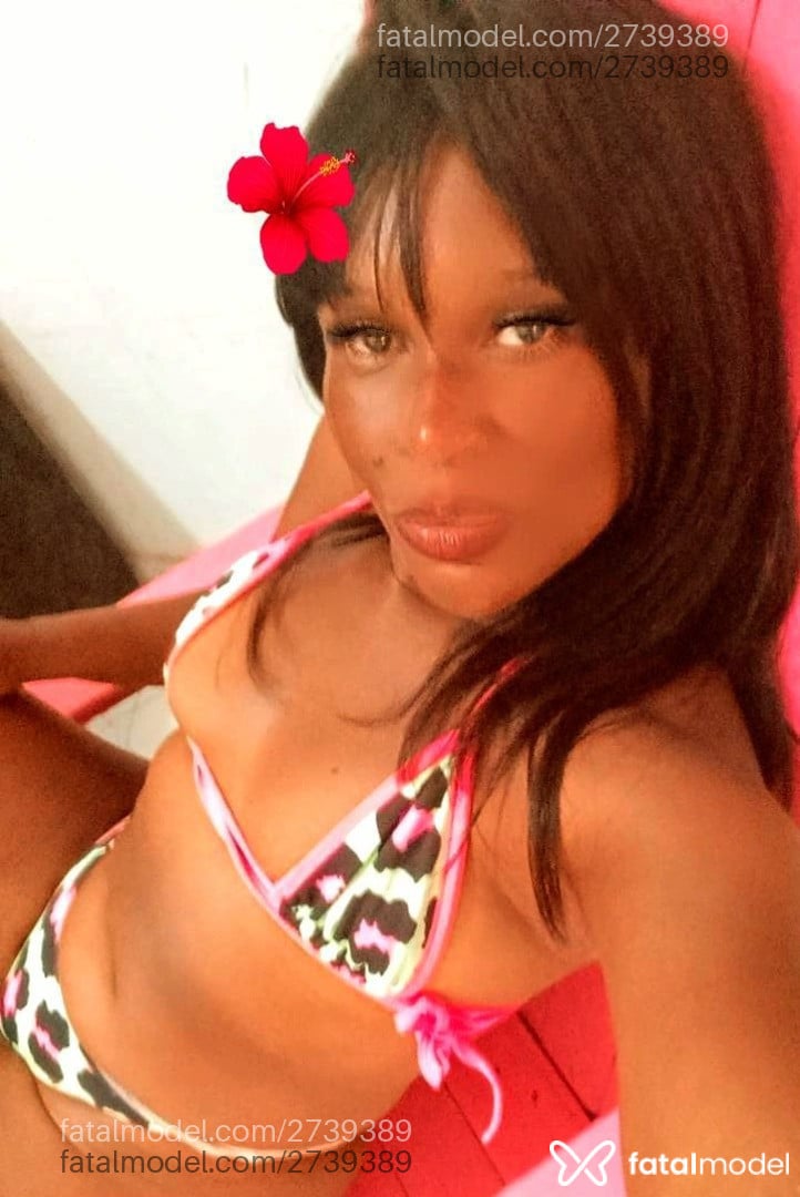 Acompanhante mulher com cabelo castanho de olhos pretos em Patrocínio - Monique