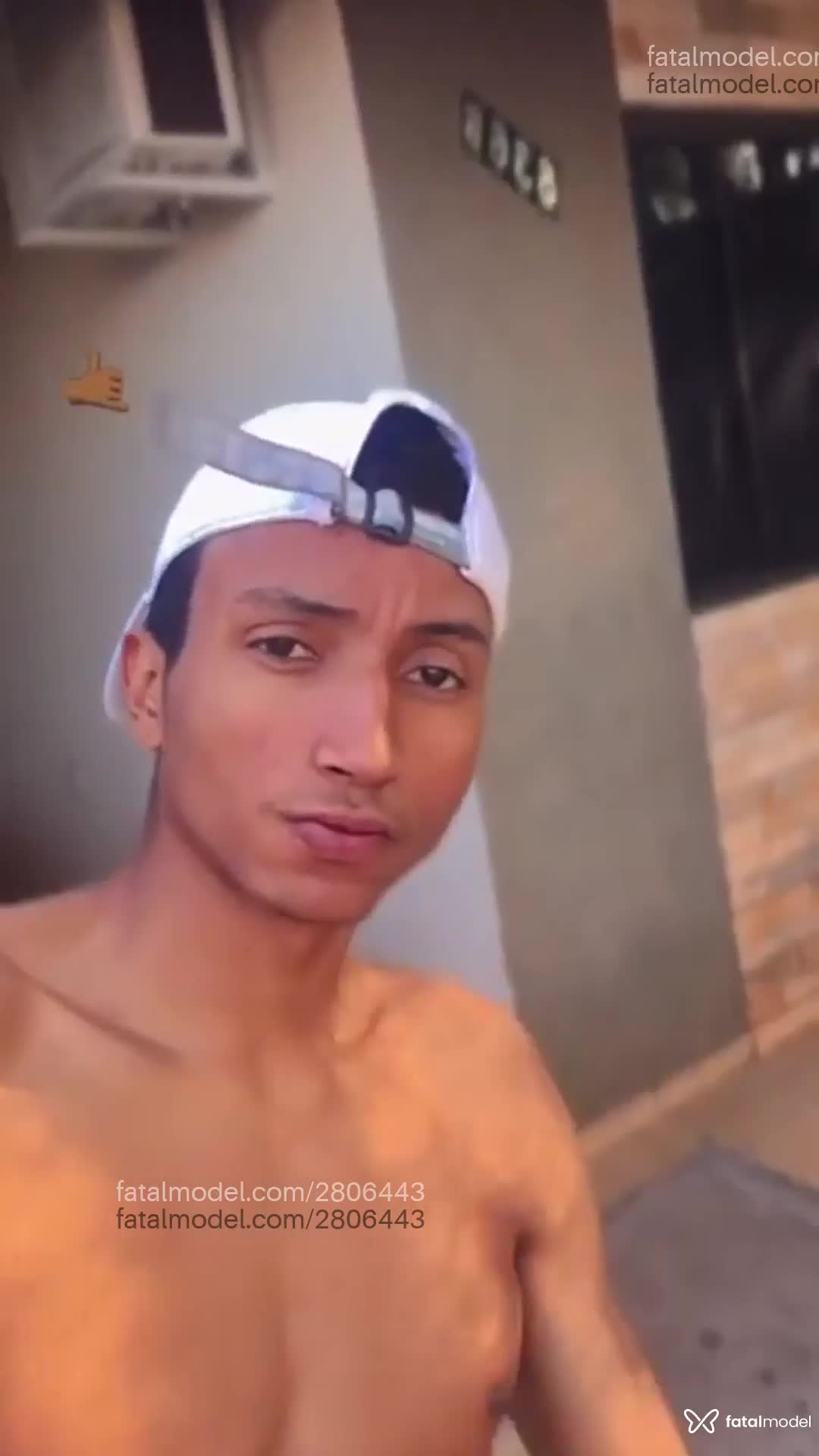 Acompanhante homem com cabelo castanho de olhos castanhos em Maringá Acompanhante homem com cabelo castanho de olhos castanhos em Maringá - Feroz
