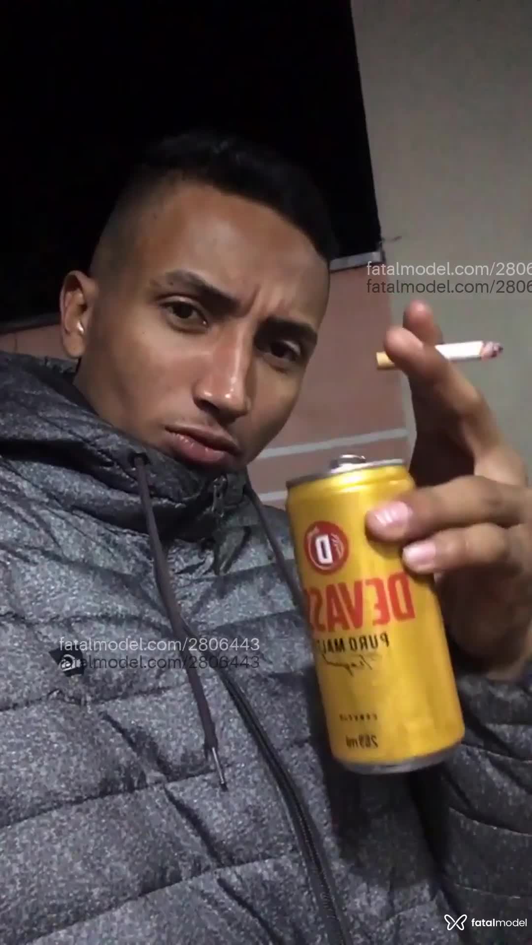 Acompanhante homem com cabelo castanho de olhos castanhos em Maringá Acompanhante homem com cabelo castanho de olhos castanhos em Maringá - Feroz