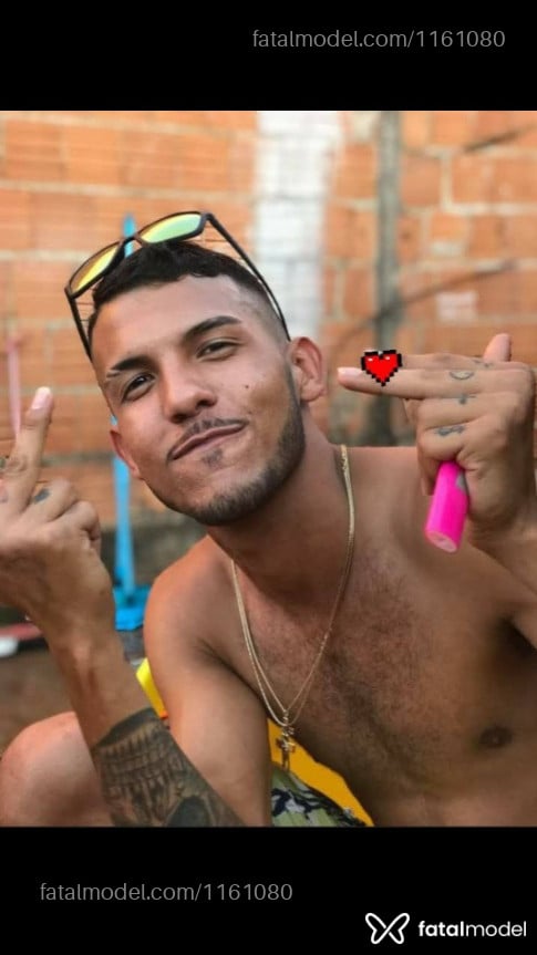 Acompanhante homem com cabelo castanho de olhos castanhos em Ribeirão Preto Acompanhante homem com cabelo castanho de olhos castanhos em Ribeirão Preto - Gabriel Santos