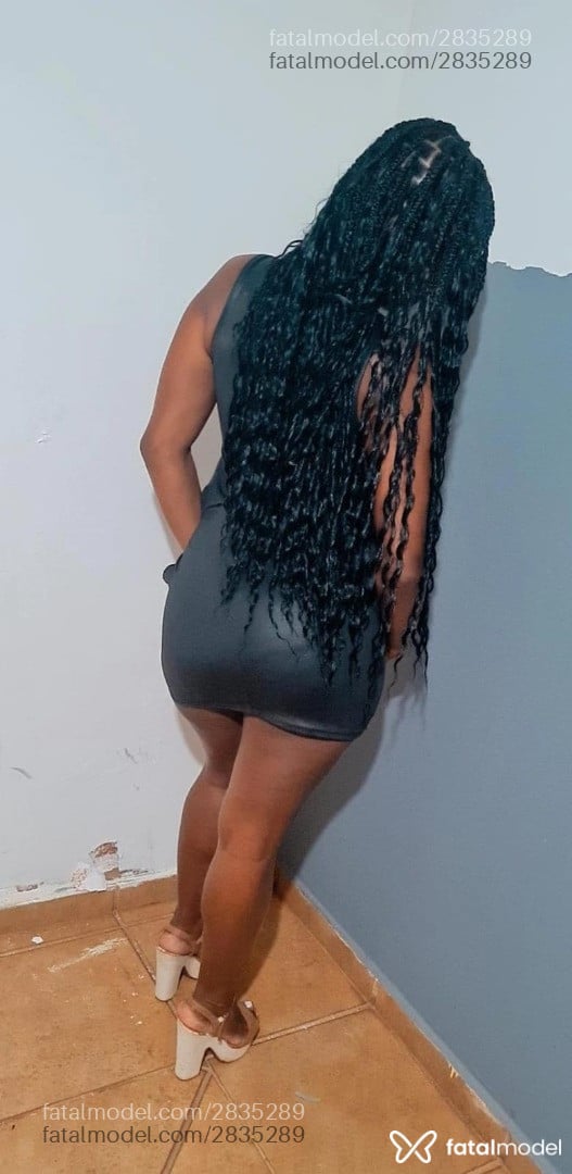 Acompanhante mulher morena (o) de olhos castanhos - Morena