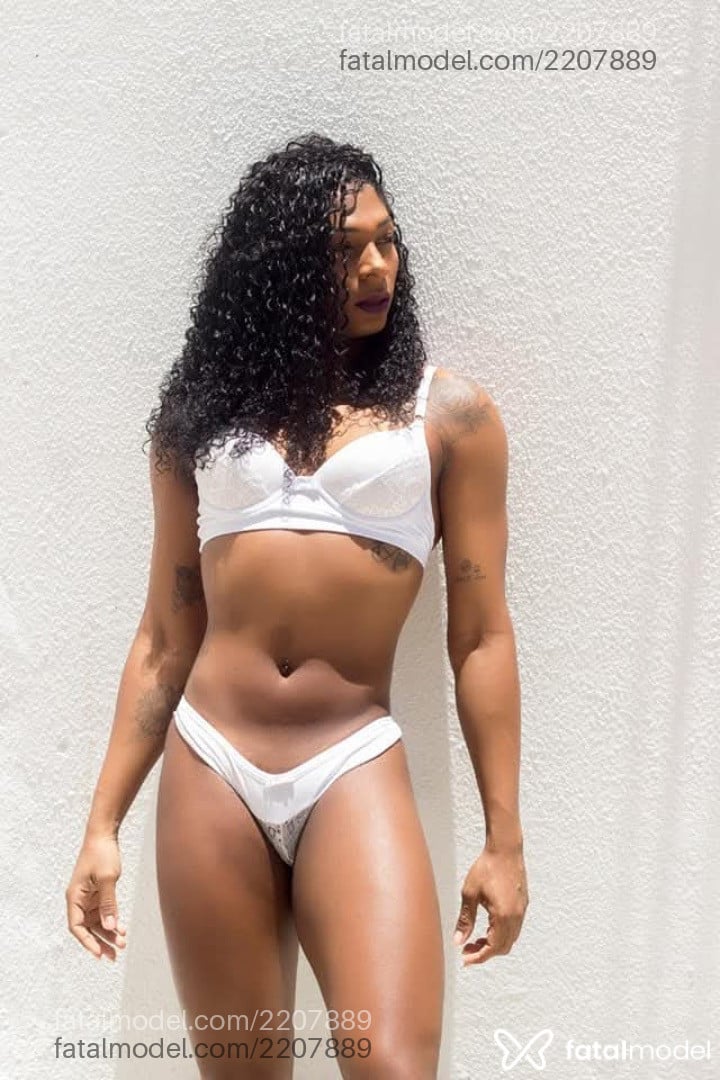 Acompanhante mulher trans morena (o) de olhos mel em João Pessoa - Camila Ferrarini