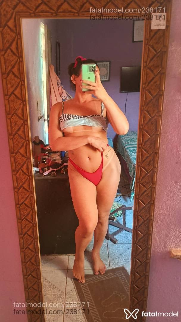 Acompanhante travesti com cabelo castanho de olhos castanhos - Priscila Souza Acompanhante travesti com cabelo castanho de olhos castanhos - Priscila Souza