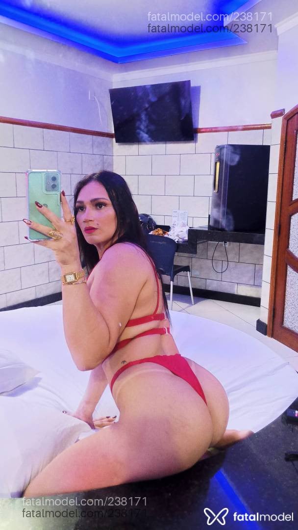 Acompanhante travesti com cabelo castanho de olhos castanhos - Priscila Souza