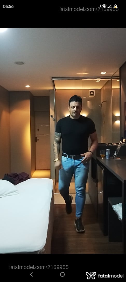 Acompanhante homem com cabelo castanho de olhos castanhos em Balneário Camboriú - João Duarte