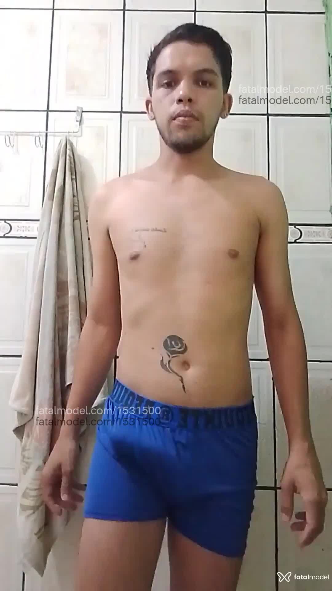 Acompanhante homem com cabelo castanho de olhos castanhos em Goiânia - Alê