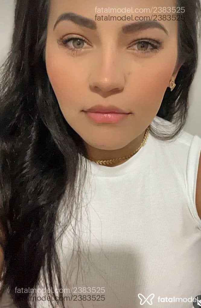 Acompanhante mulher morena (o) de olhos verdes - Lívia