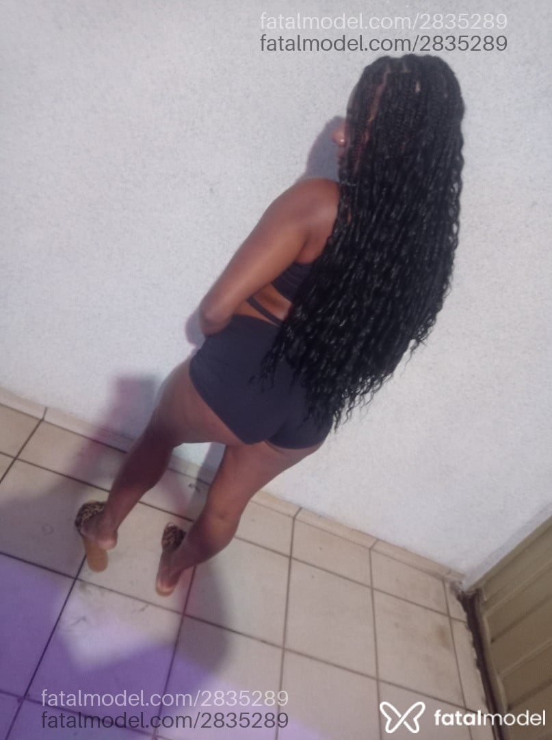 Acompanhante mulher morena (o) de olhos castanhos - Morena