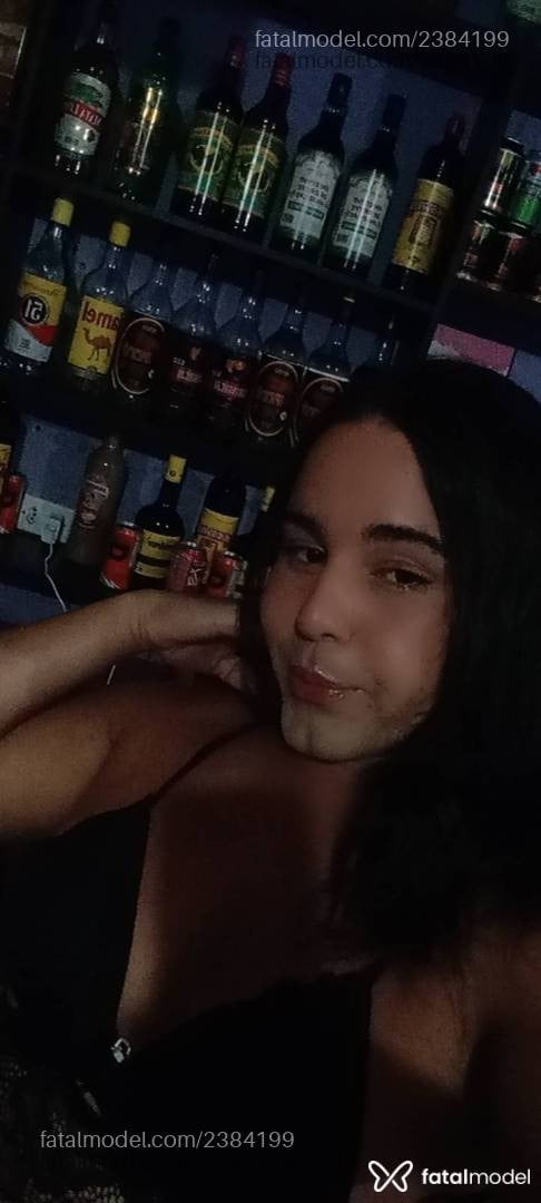 Acompanhante mulher trans morena (o) de olhos pretos - Isis Lima