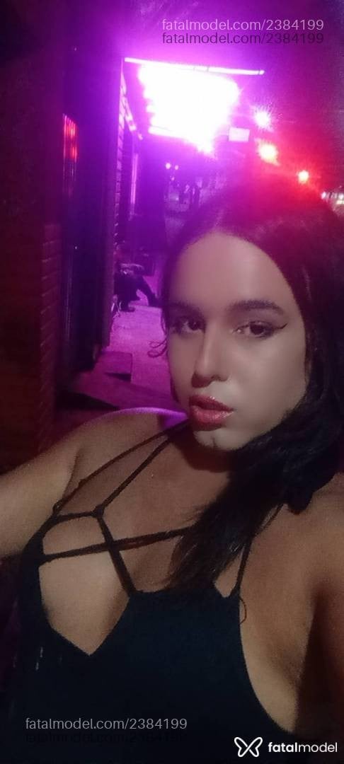 Acompanhante mulher trans morena (o) de olhos pretos - Isis Lima