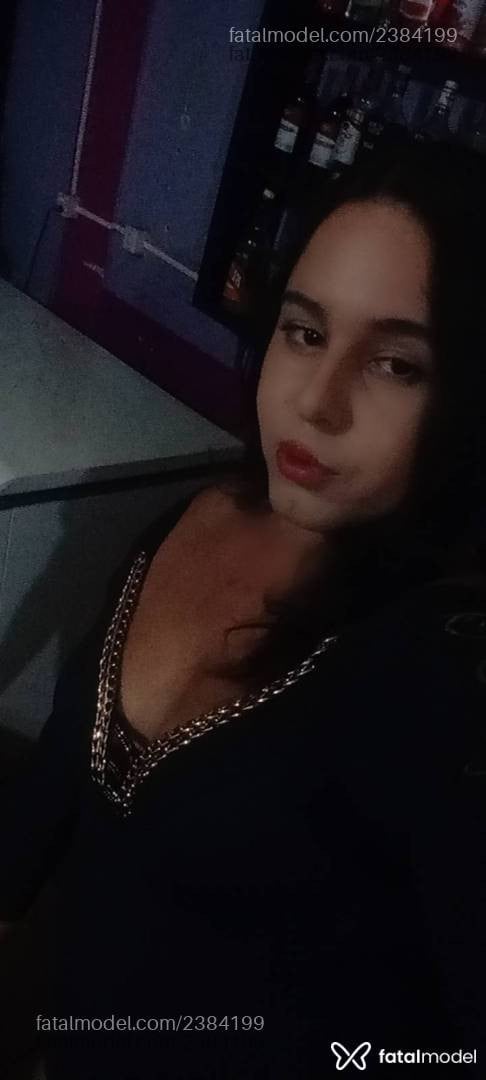 Acompanhante mulher trans morena (o) de olhos pretos - Isis Lima