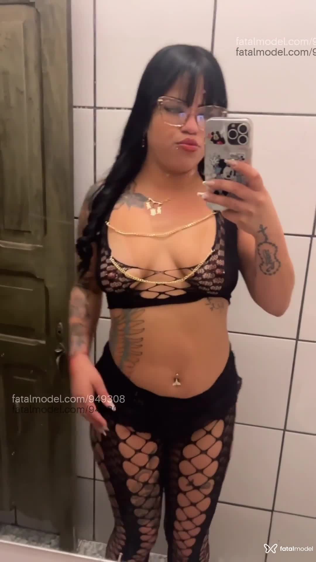 Acompanhante mulher morena (o) de olhos pretos em Contagem Acompanhante mulher morena (o) de olhos pretos em Contagem - Jhullie