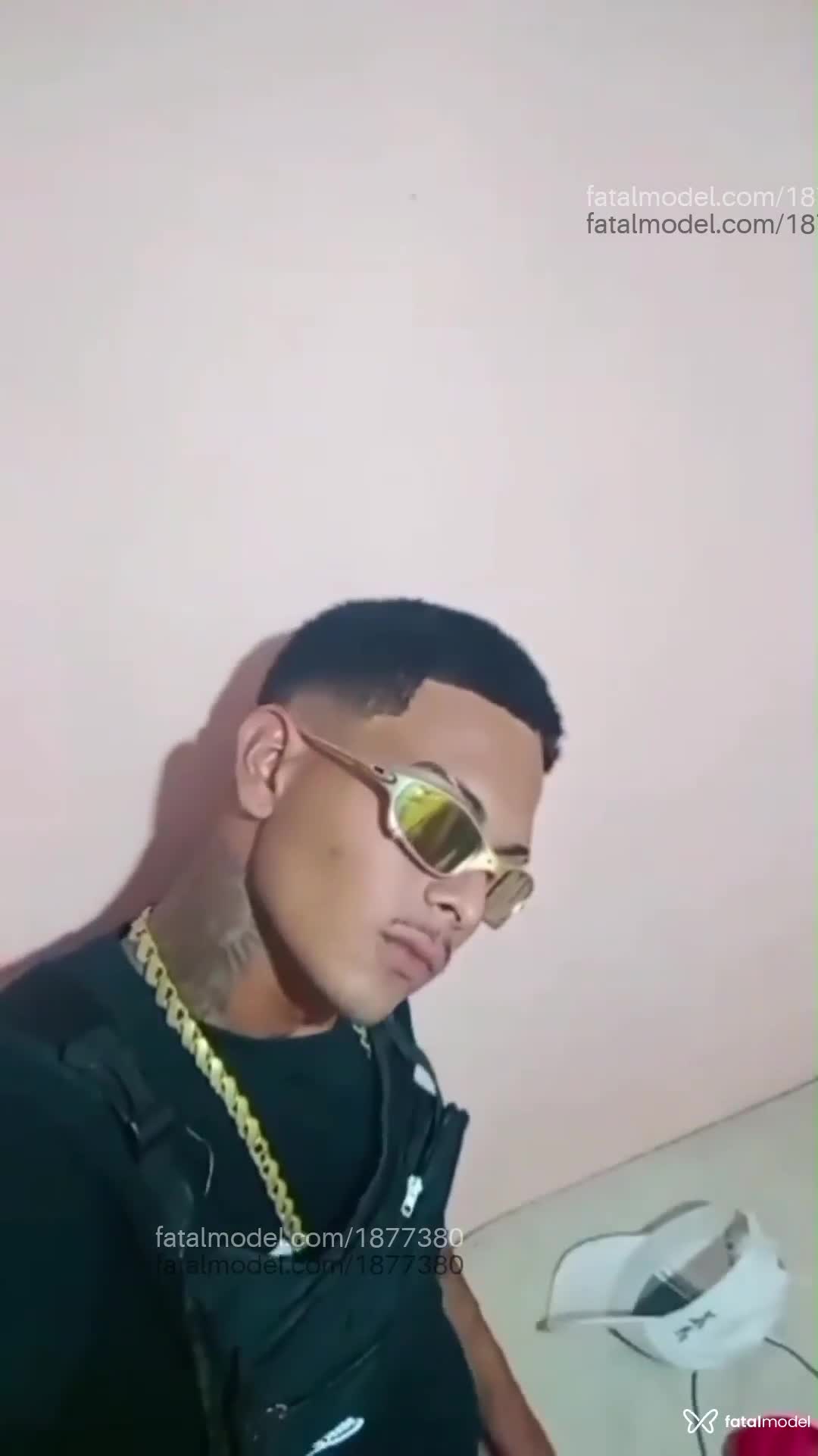 Acompanhante homem com cabelo colorido de olhos castanhos em Navegantes - Victoor Aneberg