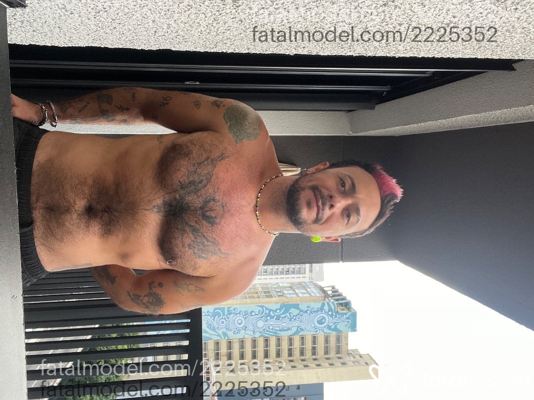 Acompanhante homem com cabelo castanho de olhos castanhos em Palmas Acompanhante homem com cabelo castanho de olhos castanhos em Palmas - Danilo