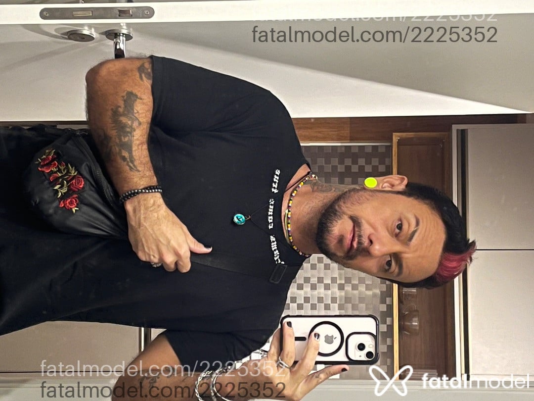 Acompanhante homem com cabelo castanho de olhos castanhos em Palmas Acompanhante homem com cabelo castanho de olhos castanhos em Palmas - Danilo