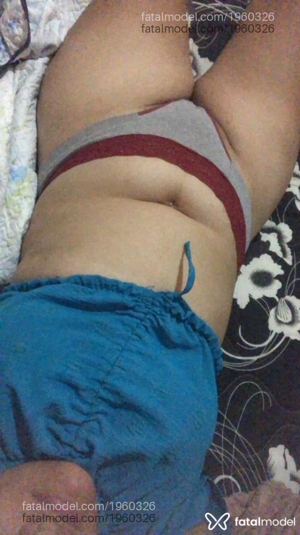 Acompanhante mulher com cabelo castanho de olhos castanhos - Val Acompanhante mulher com cabelo castanho de olhos castanhos - Val