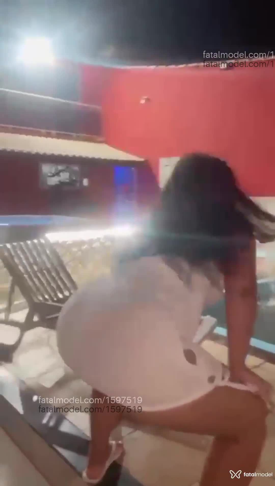 Acompanhante mulher morena (o) de olhos pretos - Vitória Acompanhante mulher morena (o) de olhos pretos - Vitória
