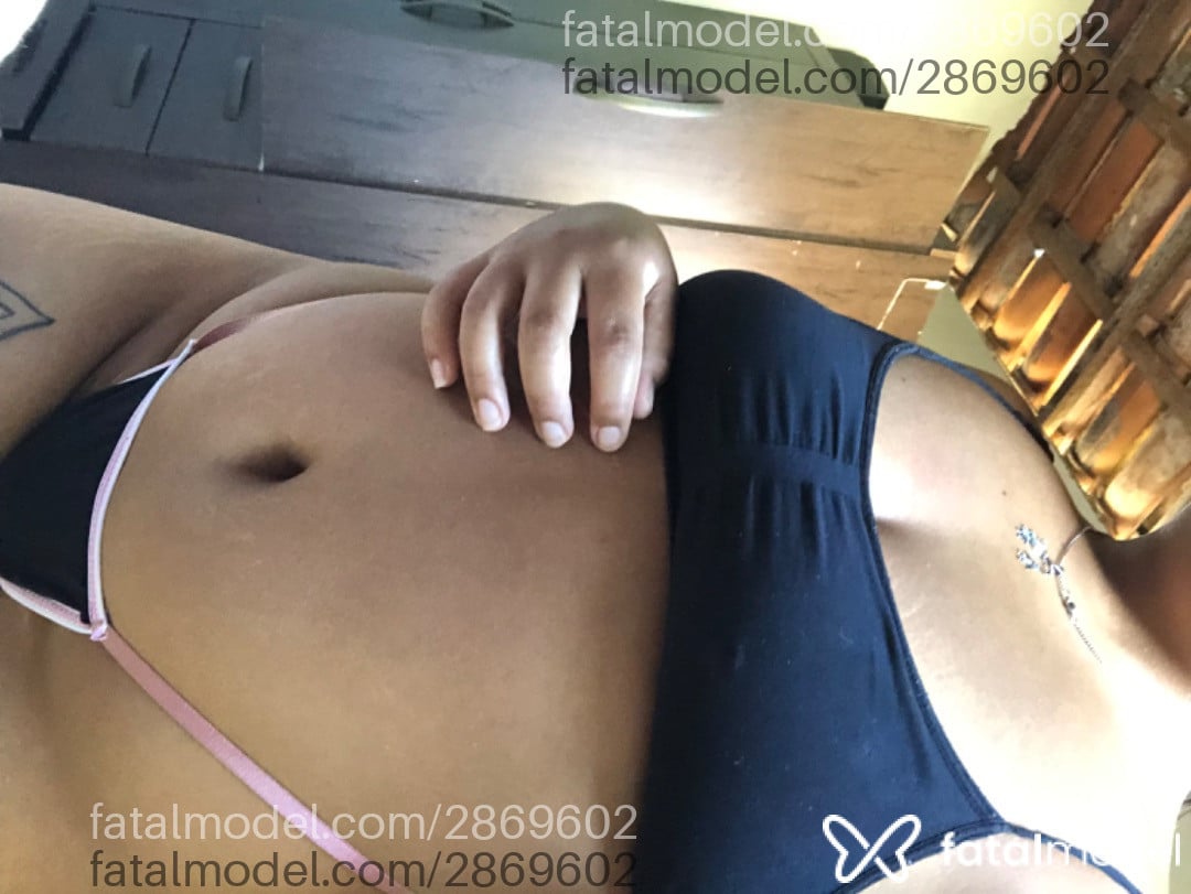 Acompanhante mulher morena (o) de olhos castanhos em Virtual Acompanhante mulher morena (o) de olhos castanhos em Virtual - Maryá