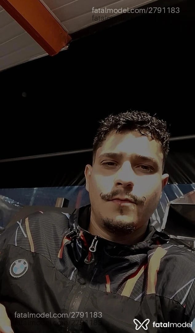 Acompanhante homem morena (o) de olhos pretos em Itajaí - Vinícius