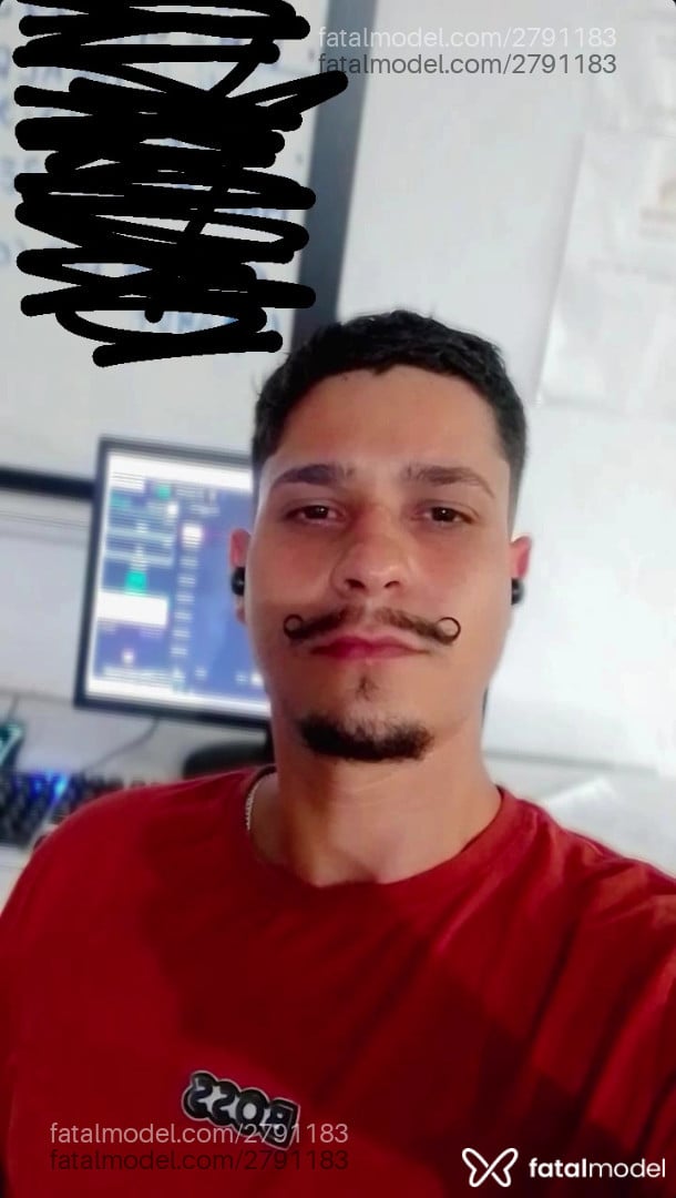 Acompanhante homem morena (o) de olhos pretos em Itajaí - Vinícius