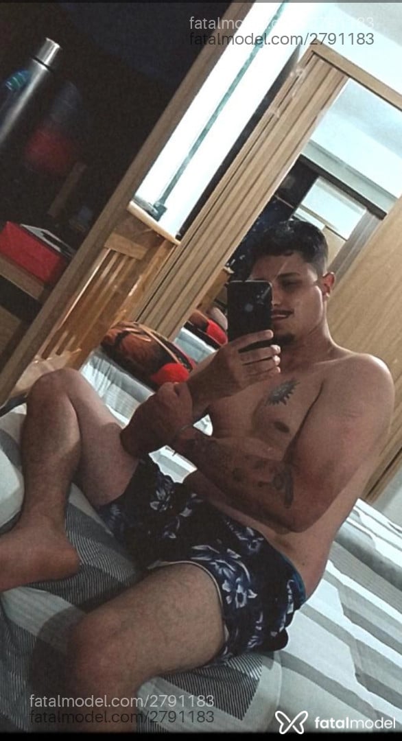Acompanhante homem morena (o) de olhos pretos em Itajaí - Vinícius
