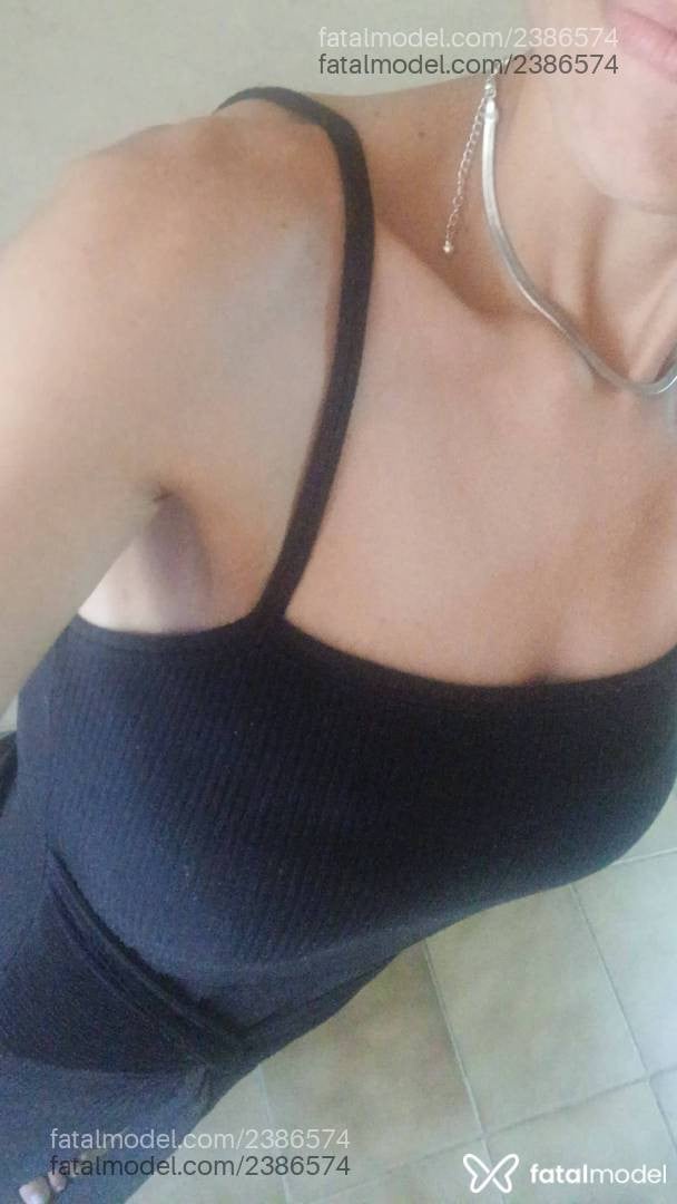 Acompanhante mulher morena (o) de olhos pretos - Liz Acompanhante mulher morena (o) de olhos pretos - Liz